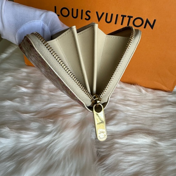 Auth Louis Vuitton Wallet EUC - Picture 10 of 14